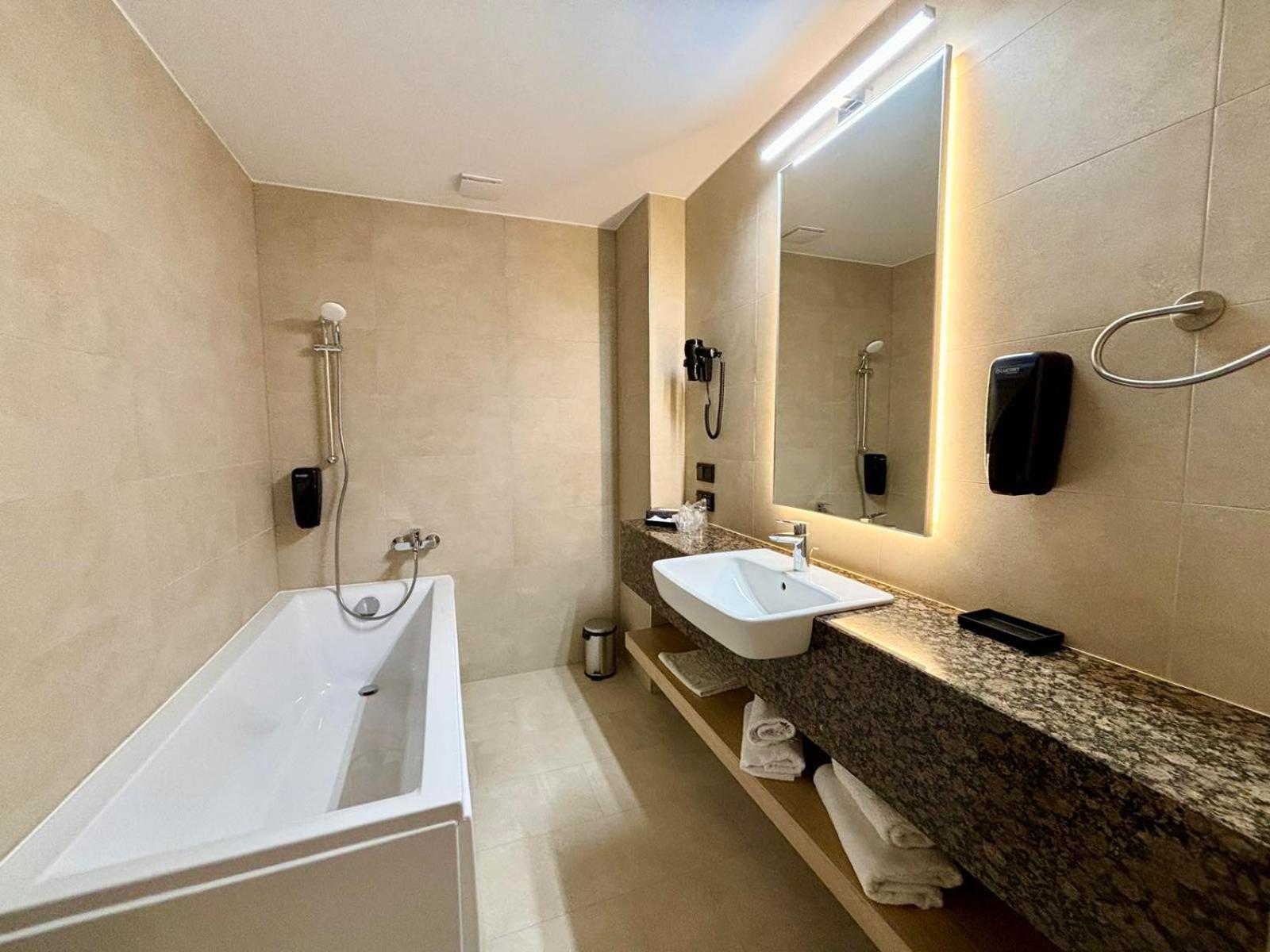 Zenit Wellness Hotel Balaton Vonyarcvashegy Exterior foto