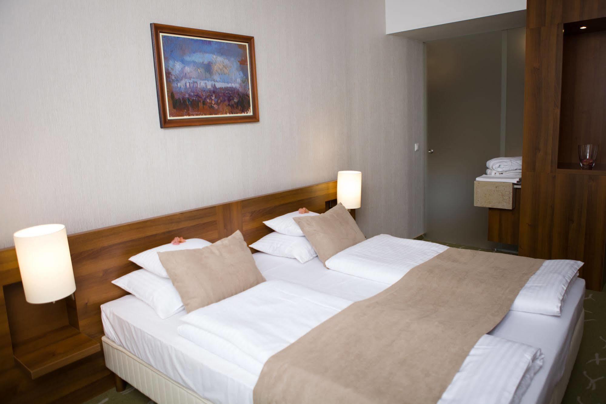 Zenit Wellness Hotel Balaton Vonyarcvashegy Exterior foto